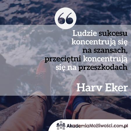 Akademia-Mozliwosci-cytat-motywacyjny (8) Ludzie sukcesu koncentrują się na szansach, przeciętni...